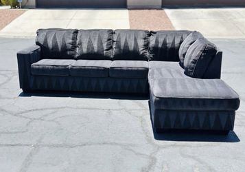 Gray Ashley‘S Furniture Sofa, Couch Sectional ( Delivery Available)