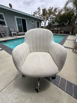 Modern Bouclé Swivel Office Chair – Adjustable & Rolling