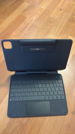 ESR iPad Magnetic Keyboard Case