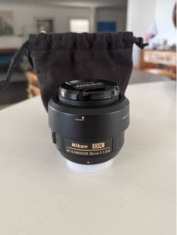 Nikon 35mm 1.8 DX lens