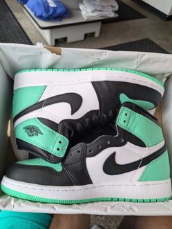 Jordan 1 Retro Green Glow Size 5.5y