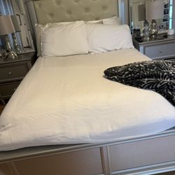 LIKE NEW - Full Size Bed & 2 End Tables - Raymour & Flannigan 