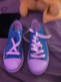 Blue low top shoes