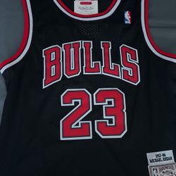Mitchell & Ness Chicago Bulls Jordan 23 Jersey (Authentic)