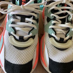 Puma - Woman’s Size 7
