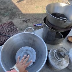 Dos casos, dos tanques, un quemador y una base
