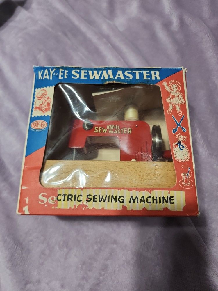 Vintage 1940s German-made KayanEE Sew Master Child's Sewing Machine