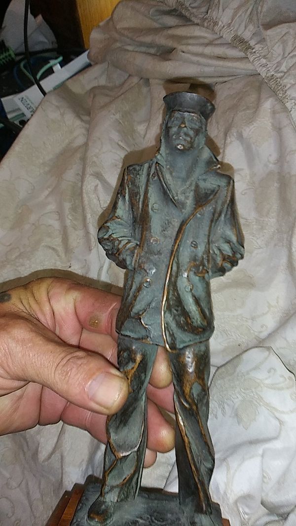 The lone sailor The united states navy memorial 9 in bronze statue for
