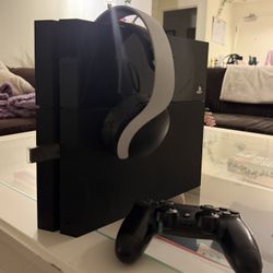 PS4 FOR SALE $250 (obo) 