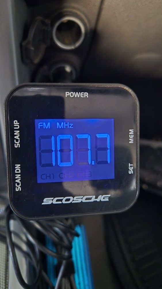 FM TRANSMITTER-3.5 MINIJACK AUDIO INPUT