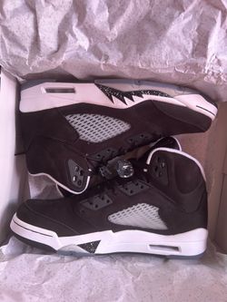 Jordan 5 moonlight size 9