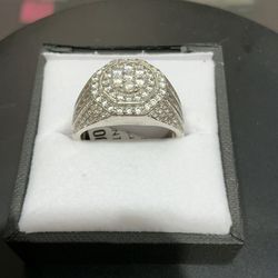 Silver ring with Cz stones