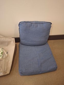 5 SETS  ( 2 PIECE SET EACH )HAMPTON BAY CUSHIONS  ( 10 TOTAL)