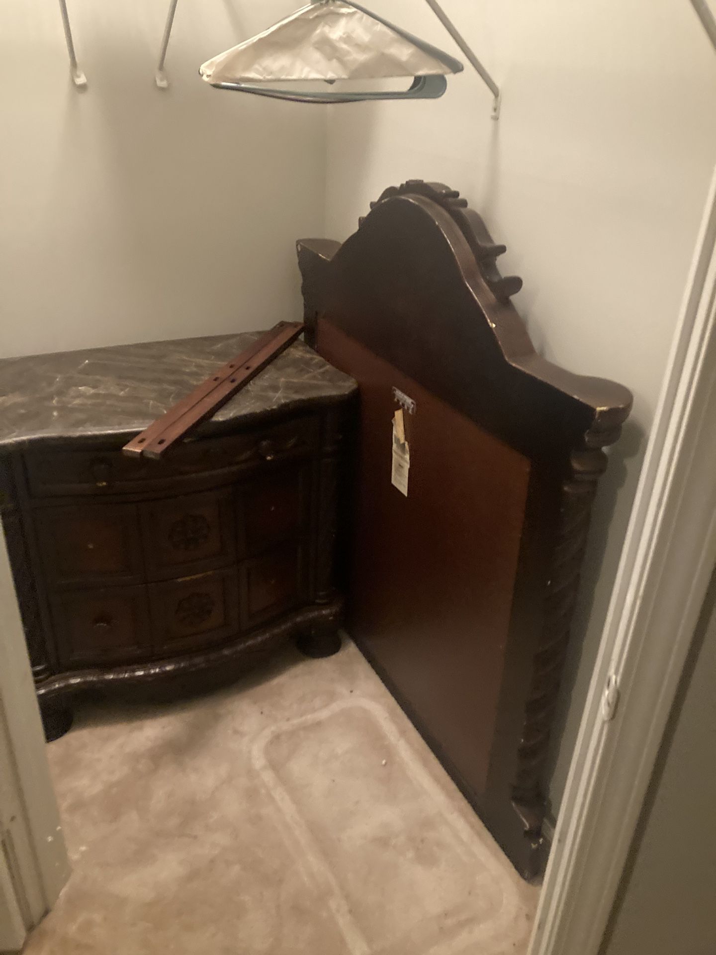 Use king Size Bedroom Set