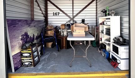 Auction Unit 167 8/9 - Mason Jars, Auto Parts, Decorations, Garden Tools, Tools, Wall Art