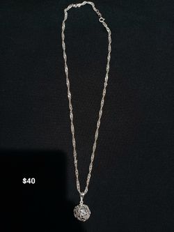 silver necklace with sphere pendant  / collar de plata con dije de esfera
