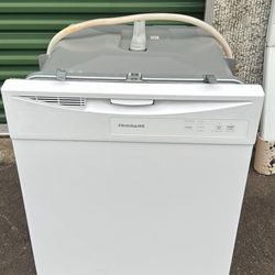 Frigidaire dishwasher in excellent condition💦
