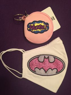 Face mask & keychain case set w/Batman logo in pink glitter