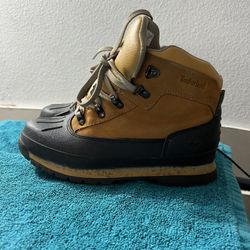 Boys Timberland Boots $25! Size 5.