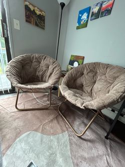 2 Round Folding Chairs