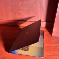 Apple MacBook Pro 15” Retina Touch Bar, I7, 16GB RAM 512GB SSD macOS Ventura $460