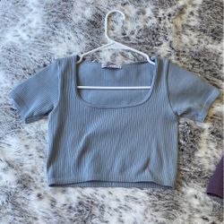 baby blue cropped size S/M