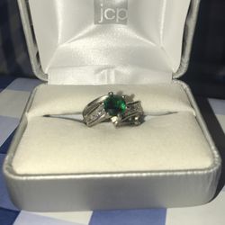 Brilliant Vintage Emerald Green Solitaire Silver Statement Ring