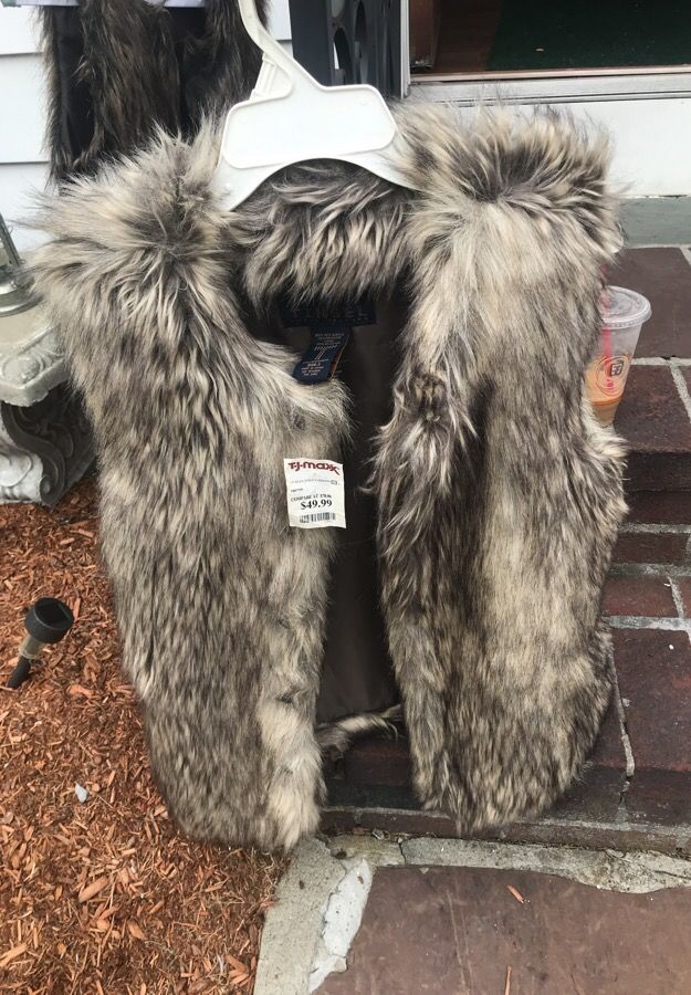 Fur vest size small tags still on 25.00