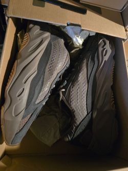 Yeezy 500, 700