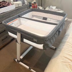“Simmons” Twin Bedside Bassinet