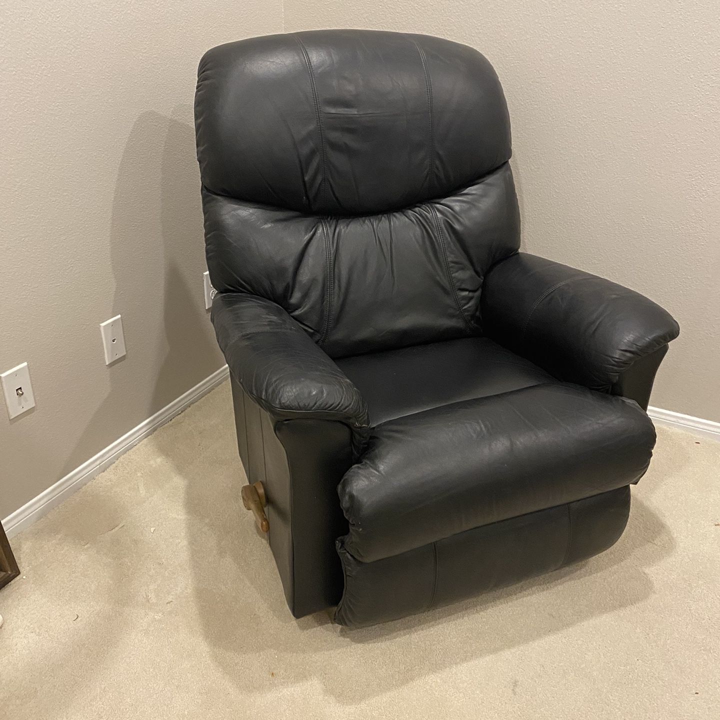 Lazy boy online larson leather recliner