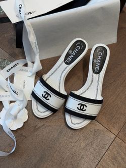 Chanel slipper