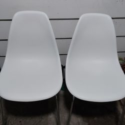 (2) White Plastic/Metal Chairs