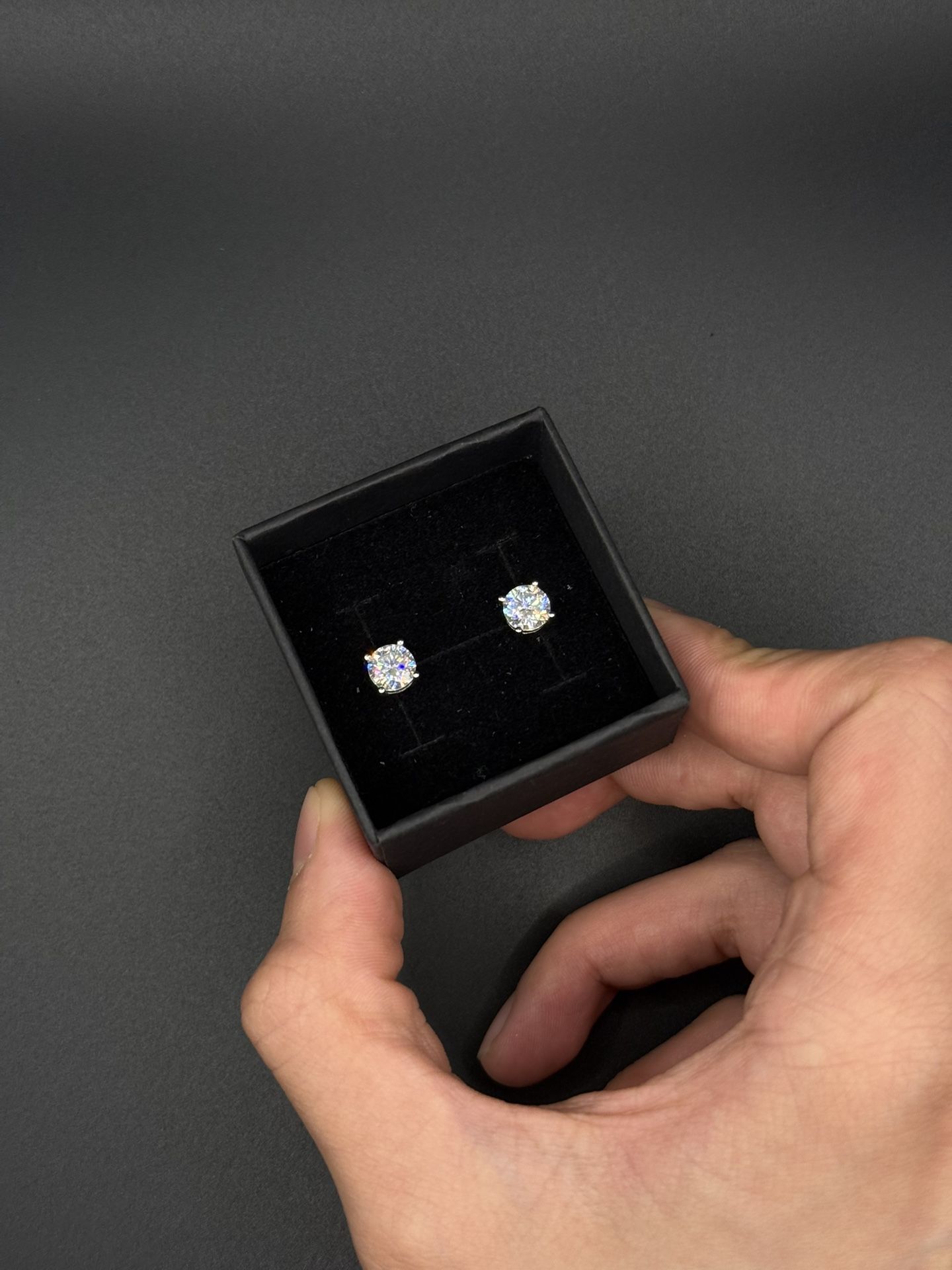✨ VVS 6.5mm GRA-Certified Moissanite Stud Earrings