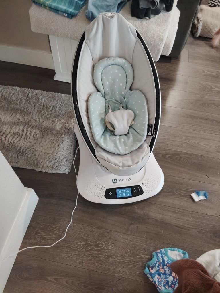 4Moms Multifunctional Glider Swing Infant Chair