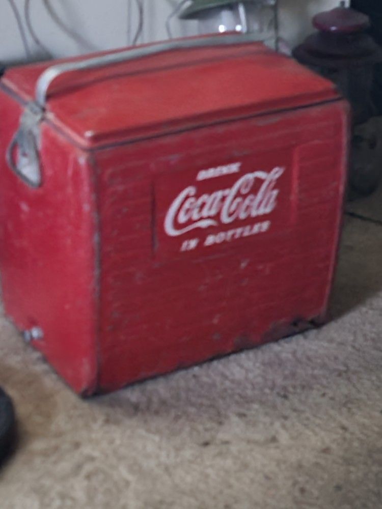 Vintage Coca Cola ice chest. No leaks. Solid inside