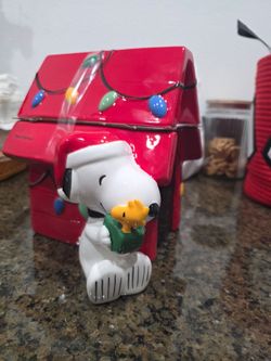 Snoopy christmas cookie jar