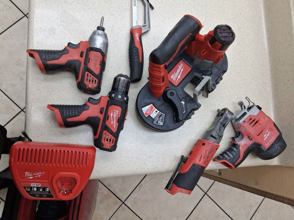 Milwaukee M12 Tool Combo Kit With Charger And Batteries