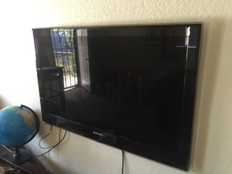 Samsung 42" flat screen with slim mount