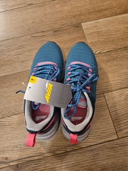 Avia Women's Running Shoes Blue Pink Size 7 NWT
Cash only.
Pickup in Santa Clarita,CA, 91350.