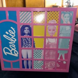 Barbie Dream Closet Playset with Clothes and Accessories, Mirror and Desk, Multicolor