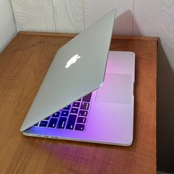 Apple MacBook Air 13” I5/8GB/256GB SSD $180