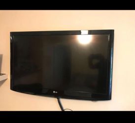 TV LG Flat Screen 42”