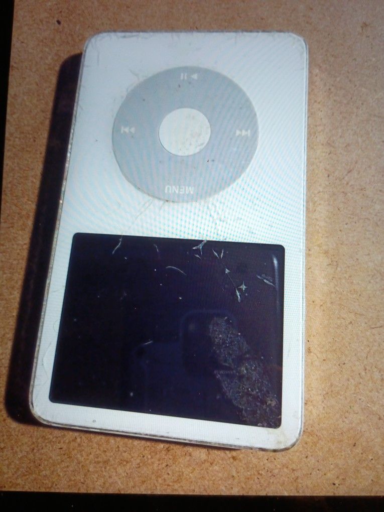 APPLE 5TH GENERATION IPOD 30 GB CLASSIC A1136. SOLD AS IS