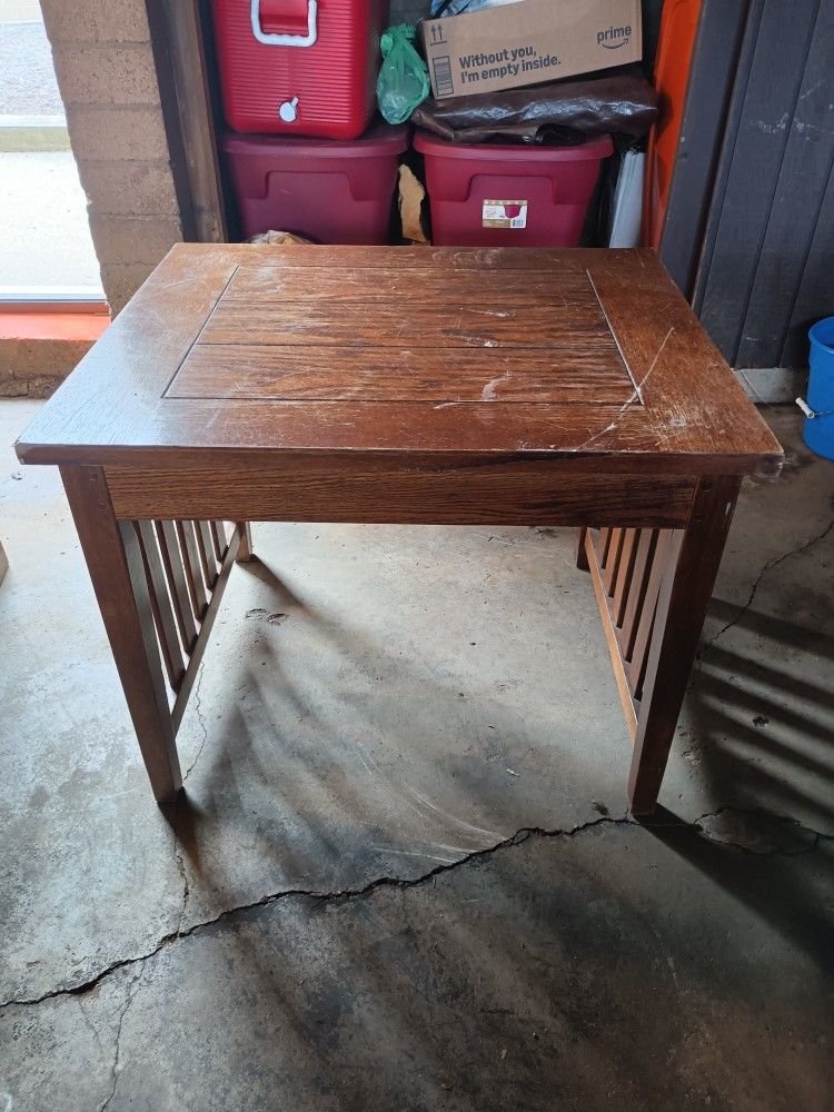 SOLID SQUARE TABLE