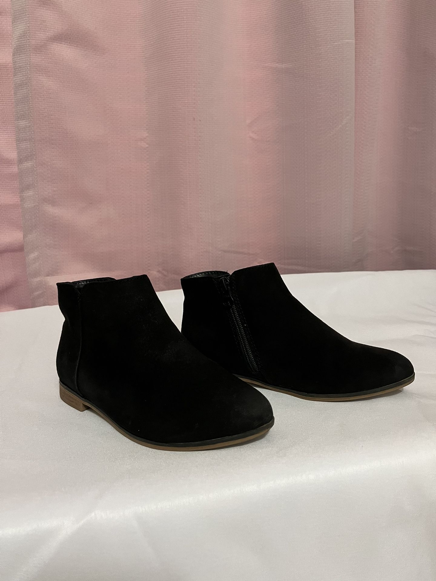 Girls Boots Size (2) And Size (1) $5 Each Pair