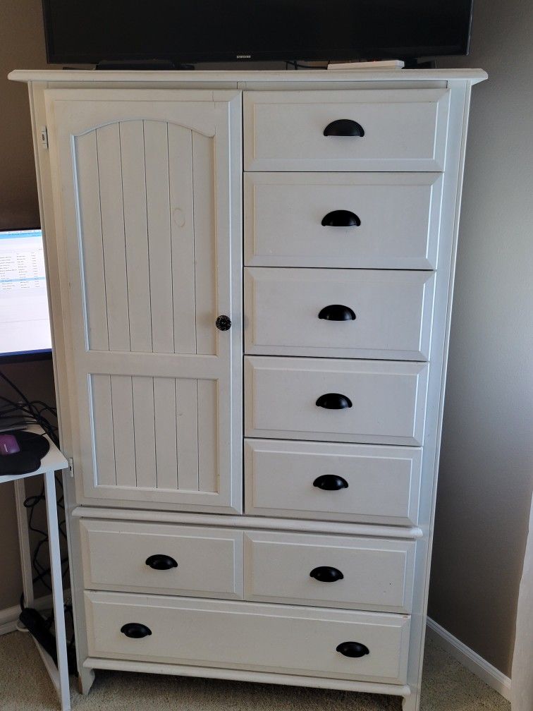 Cute Dresser for Sale in Bothell, WA OfferUp