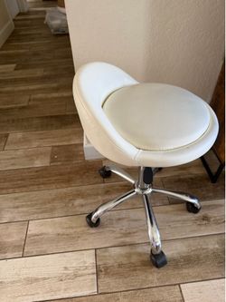 Rolling stool