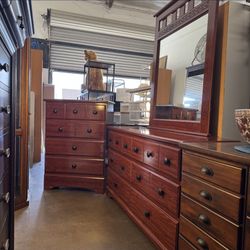 Set of 2 Standard Furniture Bedroom Dresser, 6 Drawer Mirror Dresser and 4 Drawer Chest Good Condition