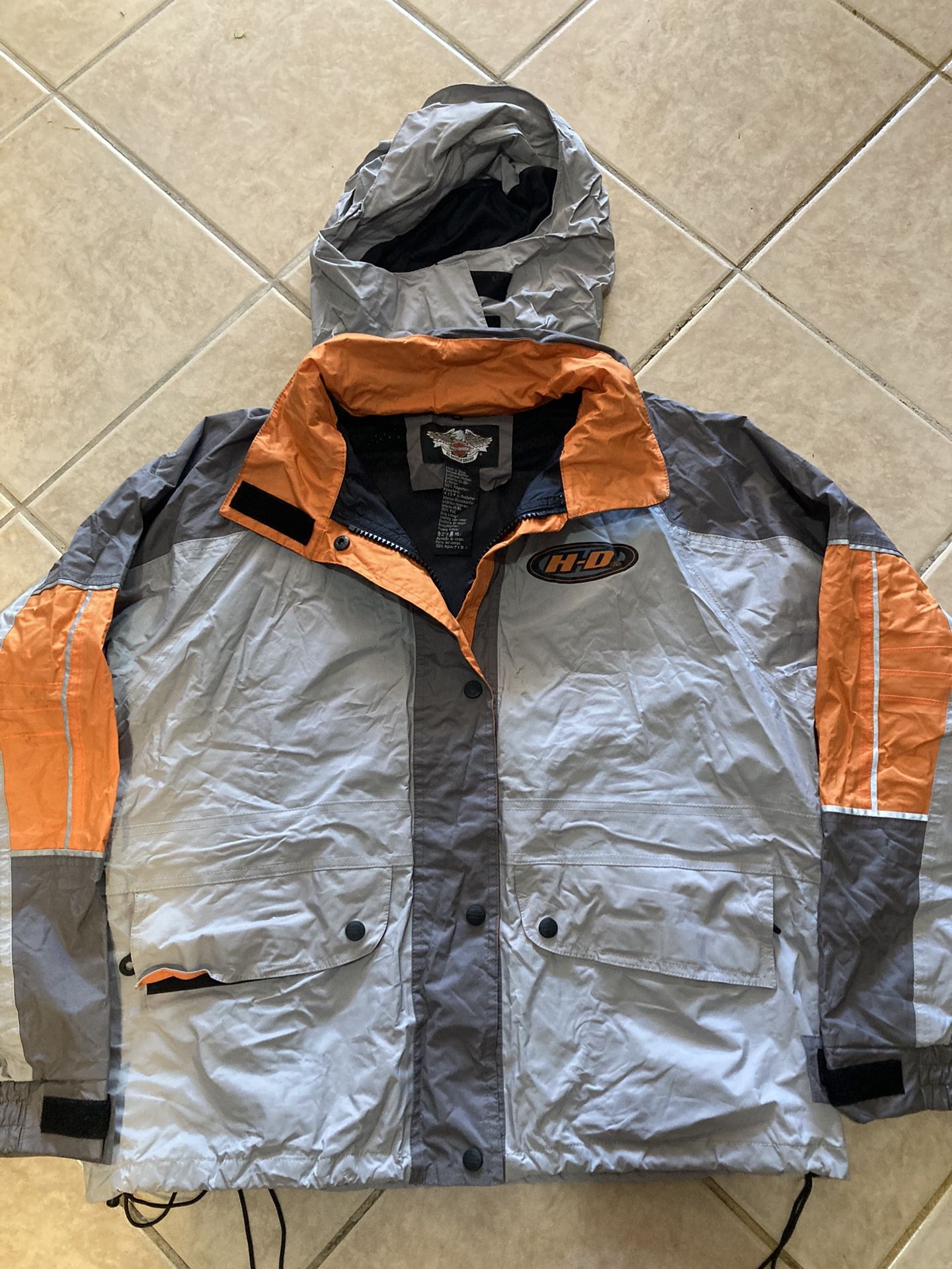 HARLEY DAVIDSON HOODED RAIN COAT JACKET. SIZE MEDIUM. GREAT CONDITION.